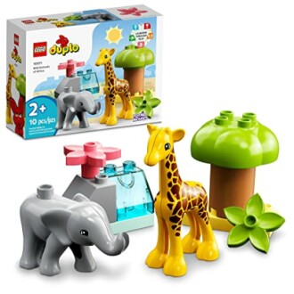 LEGO DUPLO set with giraffe, elephant, tree, and flower pieces.