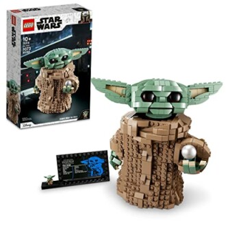 LEGO Star Wars Yoda building set with box and display plaque.